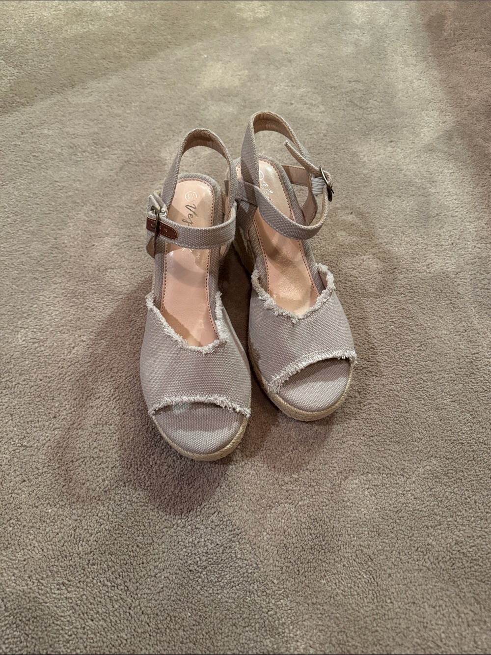 Vepose Light Gray Frayed Espadrille Wedge Sandals